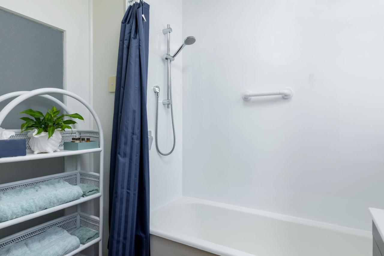 Seaview Apartment Picton Bagian luar foto